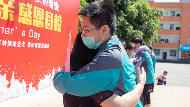 母親節(jié)：人生的舞臺(tái)上，母愛(ài)從不缺席