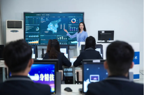 新華超級品牌計劃，助你就業(yè)無憂