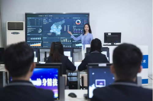 政府報(bào)告重點(diǎn)關(guān)注的教育公平和質(zhì)量提升，新華互聯(lián)網(wǎng)科技做了什么？