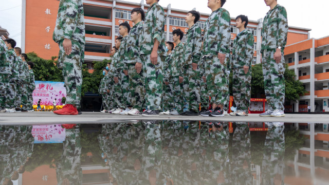 新生的第一課，軍訓(xùn)生活打響了新生活的第一槍！