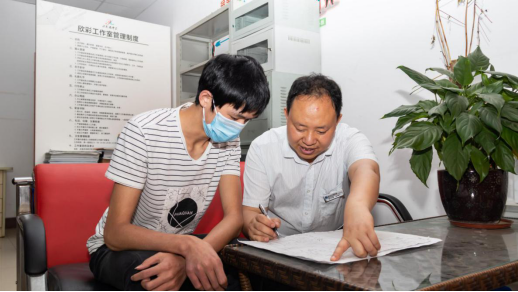 中國東方教育匠師：張興強(qiáng) ▎不忘初心 新華十載風(fēng)雨同舟