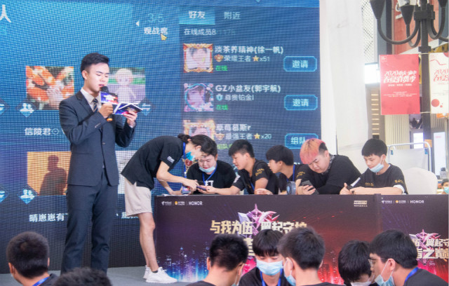 電競少年又雙叒叕奪得冠軍，新華行走中的冠軍！