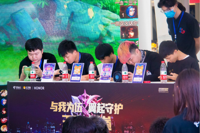 電競少年又雙叒叕奪得冠軍，新華行走中的冠軍！