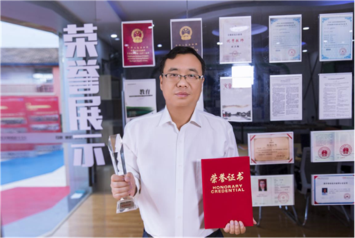 愛與責任、匠心育人 ▎新華十大匠師，有你認識的嗎？