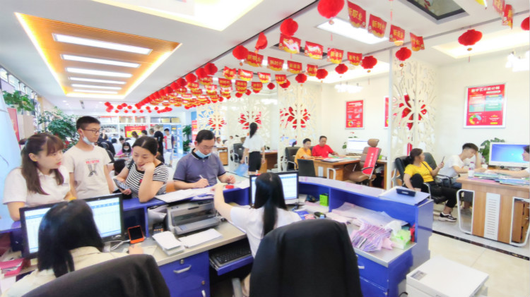 好學(xué)校成就好未來，四川新華火熱招生中……