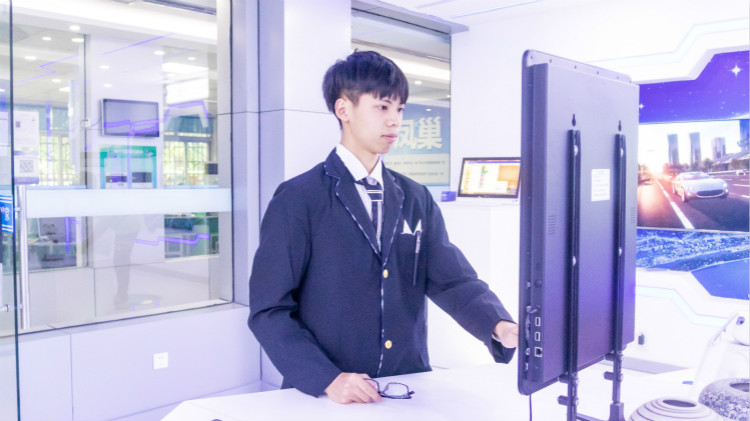 心中有火，眼中有光，新華圓夢少年！