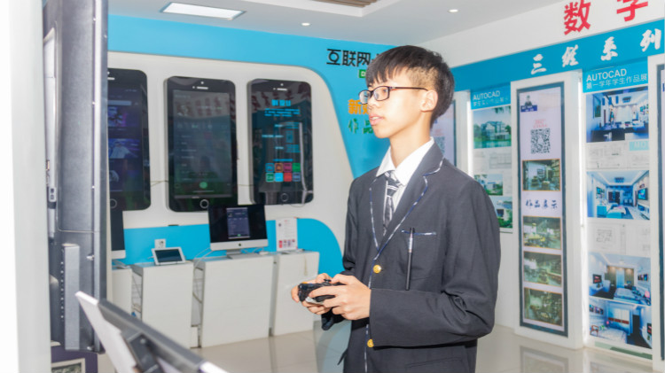 心中有火，眼中有光，新華圓夢少年！