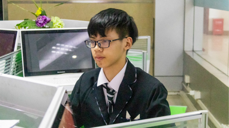 心中有火，眼中有光，新華圓夢少年！