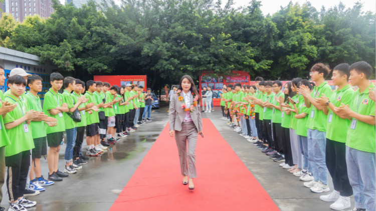 四川新華【校友幫扶基金會(huì)】·【校友會(huì)商會(huì)】成立了！