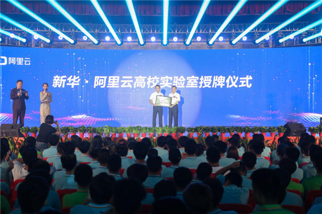 就業(yè)如此困難，他們?yōu)槭裁床粨?dān)心？