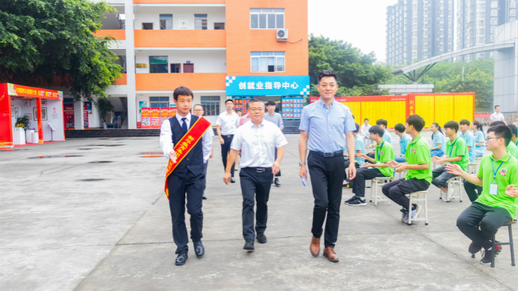 2020“紅色青春·魅力校園”四川新華勵(lì)志獎(jiǎng)學(xué)金頒獎(jiǎng)典禮盛大舉行！