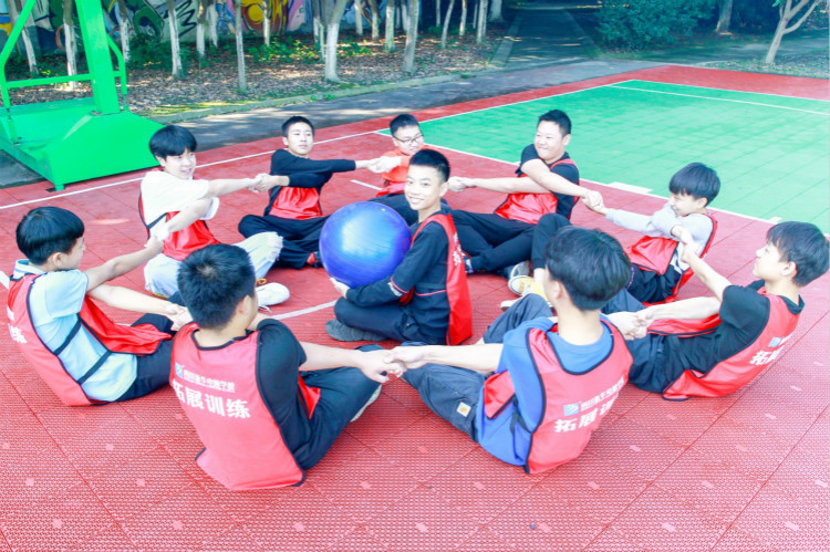 新華少年，載著夢(mèng)想奮力奔跑！