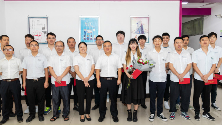 教師節(jié)校領(lǐng)導(dǎo)慰問各部門老師