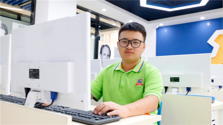 轉(zhuǎn)學(xué)到新華，是我人生最重要的決定