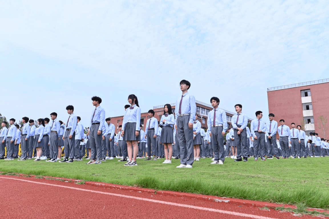 來(lái)四川新華，給你一個(gè)燦爛的前程！