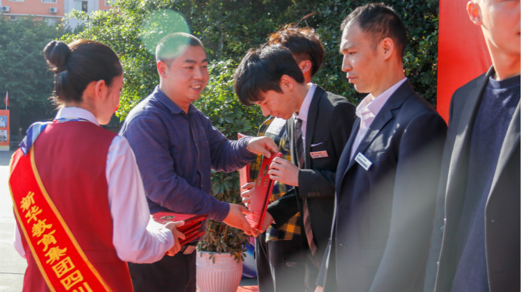 社團百花爭艷 在新華“百團大戰(zhàn)”中走過的青春