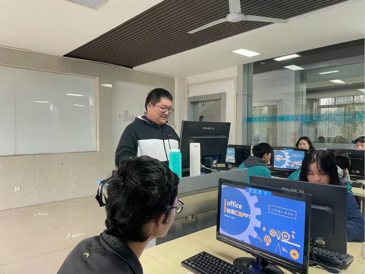 四川新華2020年階段結(jié)課答辯進(jìn)行中！