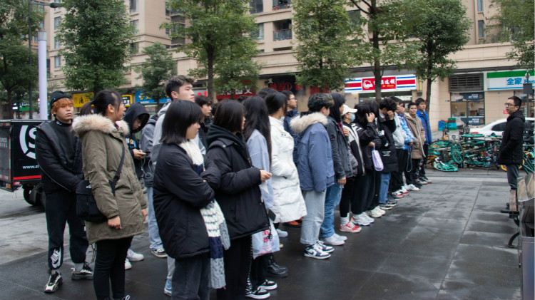 名企研學游，新華學子走進電子商務公司！