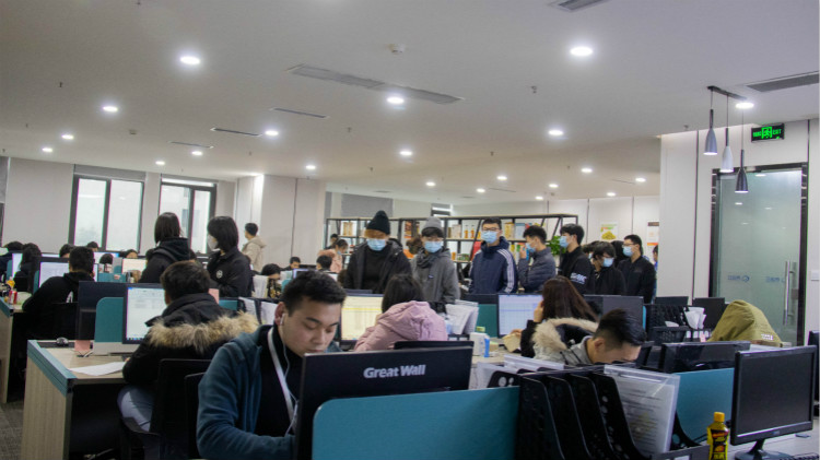 名企研學游，新華學子走進電子商務公司！