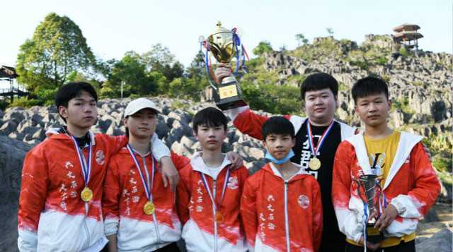 從新華到國內(nèi)頂級俱樂部，一個電競學(xué)子的成功！