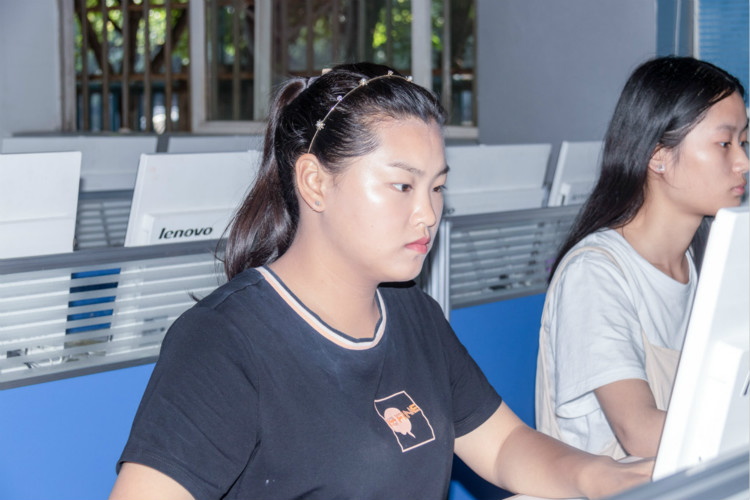 離高薪就業(yè)，你只就差一個(gè)新華的距離！