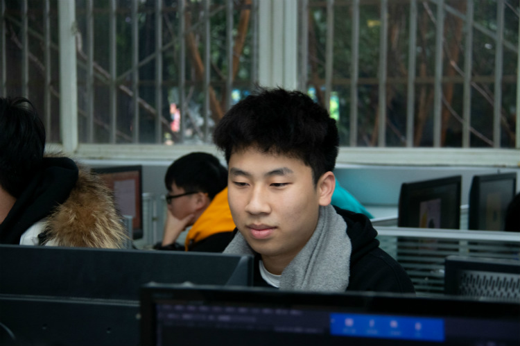 少年當(dāng)自強(qiáng)，來(lái)新華圓兒時(shí)夢(mèng)想