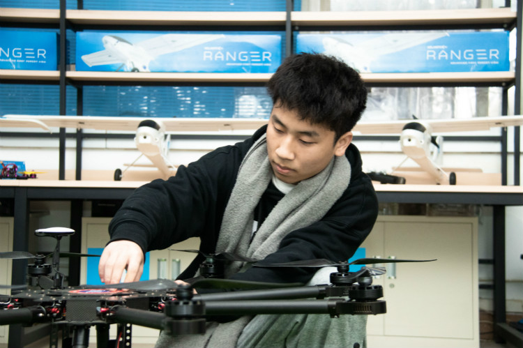 少年當(dāng)自強(qiáng)，來(lái)新華圓兒時(shí)夢(mèng)想