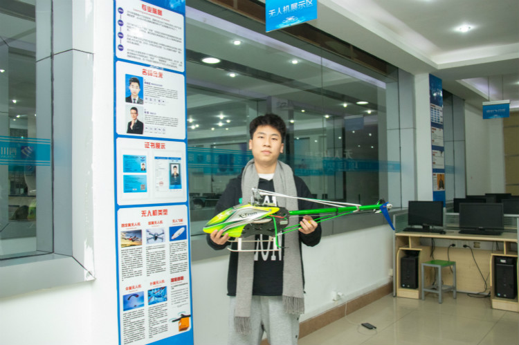 少年當(dāng)自強(qiáng)，來(lái)新華圓兒時(shí)夢(mèng)想