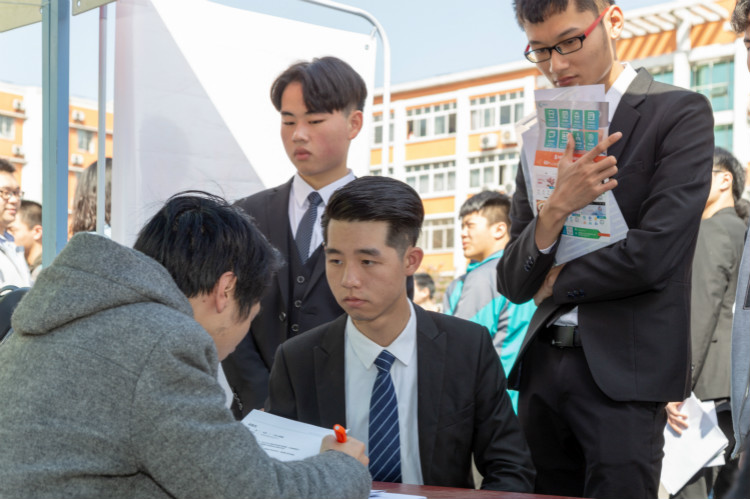 新職業(yè)教育就業(yè)的富礦，四川新華你的不二選擇！