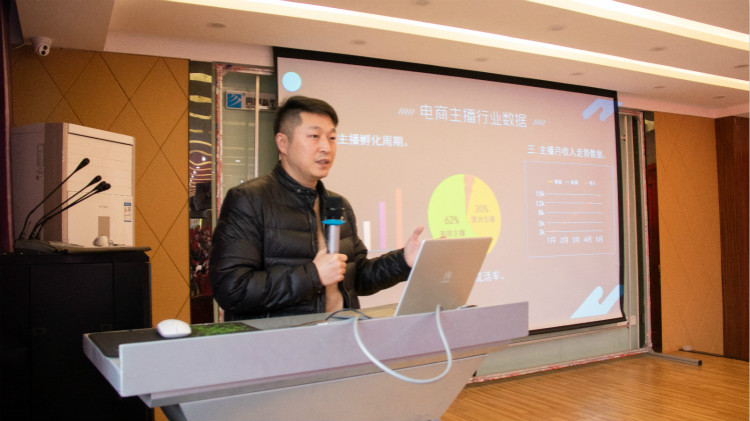 聆聽(tīng)大咖講座，四川新華有你不能錯(cuò)過(guò)的干貨！