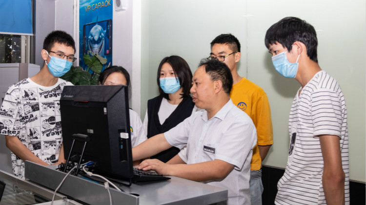 清晨中微光下，一位職業(yè)教育老師幸福時(shí)刻的自白 