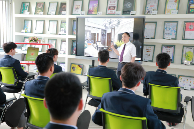 清晨中微光下，一位職業(yè)教育老師幸福時(shí)刻的自白 