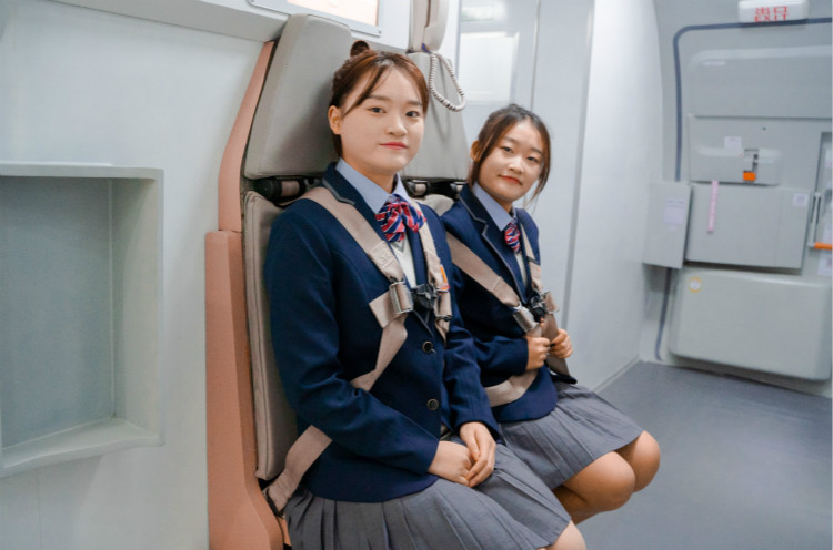 “神鳥”起飛了！成都天府國際機(jī)場試飛四川新華迎來高光時刻！