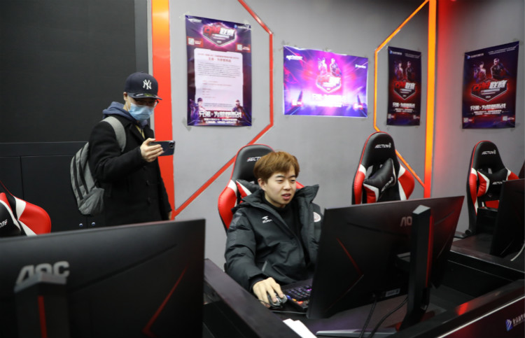 好專業(yè)，“星”推薦，小霍少帶你體驗(yàn)新華電競(jìng)新媒體專業(yè)