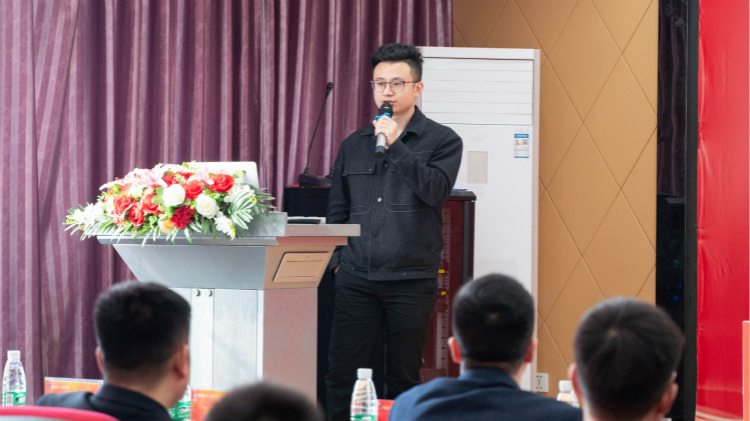 “互聯(lián)筑夢(mèng)?創(chuàng)贏未來”2021四川新華春季人才預(yù)定會(huì)盛大啟動(dòng)