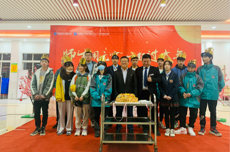 師生鬧元宵，四川新華陪你一起過大年！