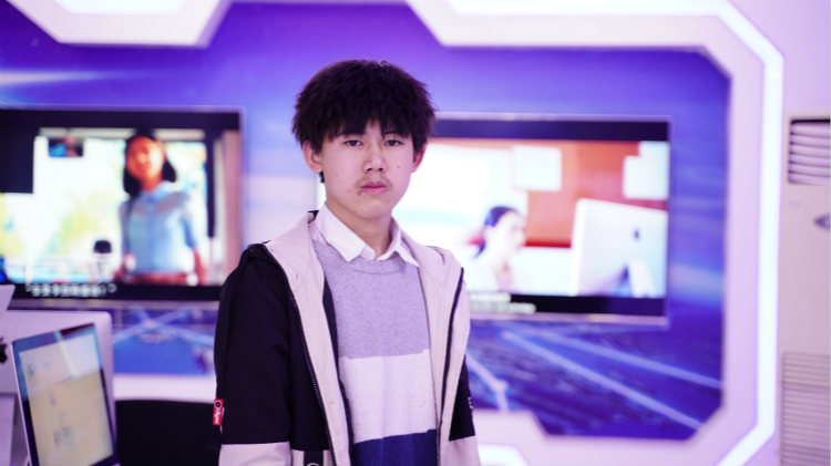 歷經(jīng)艱辛，不遠萬里來新華追夢！