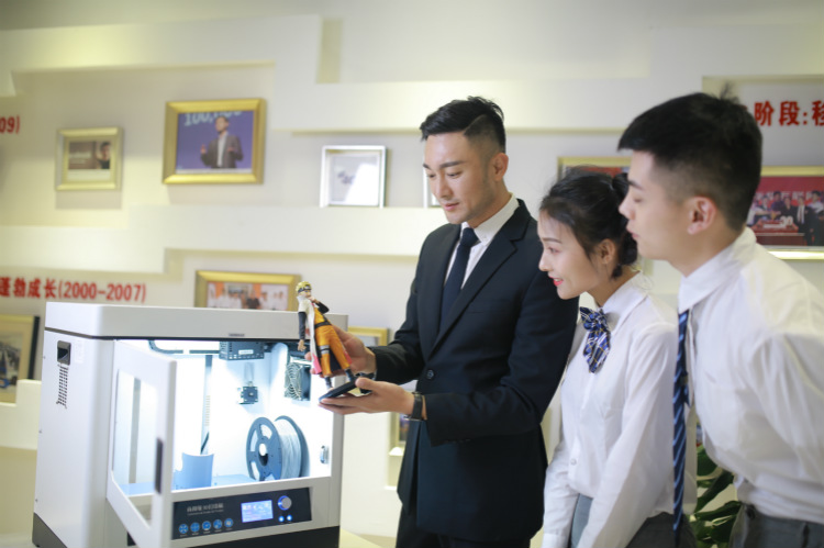 聚焦兩會(huì) | 新華互聯(lián)網(wǎng)+教育助力鄉(xiāng)村振興！