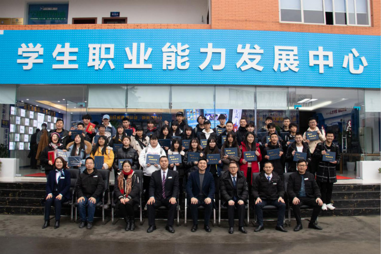 為什么來(lái)新華電腦學(xué)校學(xué)習(xí)名企定制班？