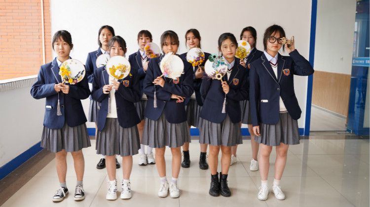 12位學霸天團推薦新華電腦學校，你不了解一下嗎？