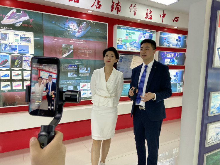 四川新華電腦學(xué)院雙選會現(xiàn)場，人才爭奪戰(zhàn)正式打響！