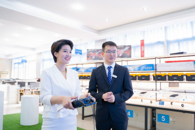 四川電視臺主持人凌玥帶你解鎖不一樣的四川新華！