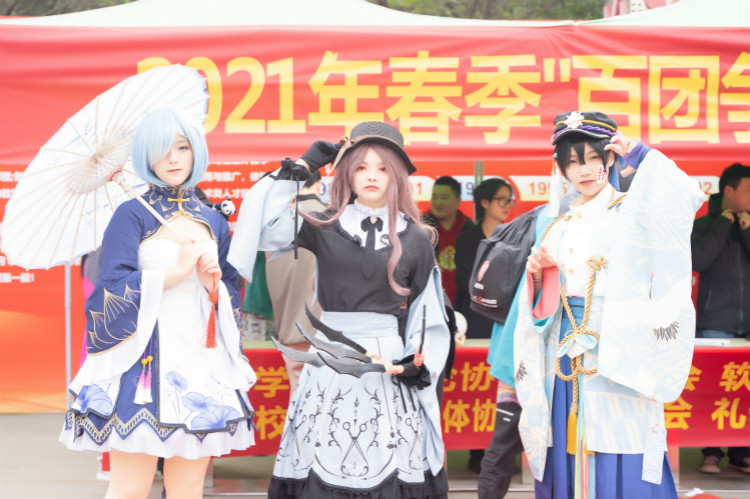 四川新華社團(tuán)招新 上演“搶人大戰(zhàn)”