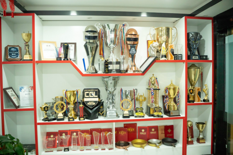 重磅！四川新華又一電競(jìng)少年簽約國(guó)內(nèi)頂級(jí)AG俱樂(lè)部！