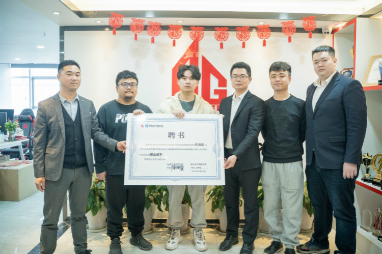 重磅！四川新華又一電競(jìng)少年簽約國(guó)內(nèi)頂級(jí)AG俱樂(lè)部！