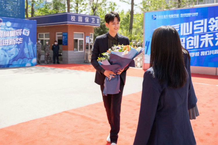 馬可空降新華體驗(yàn)好專業(yè)，為年輕人學(xué)技術(shù)指明方向