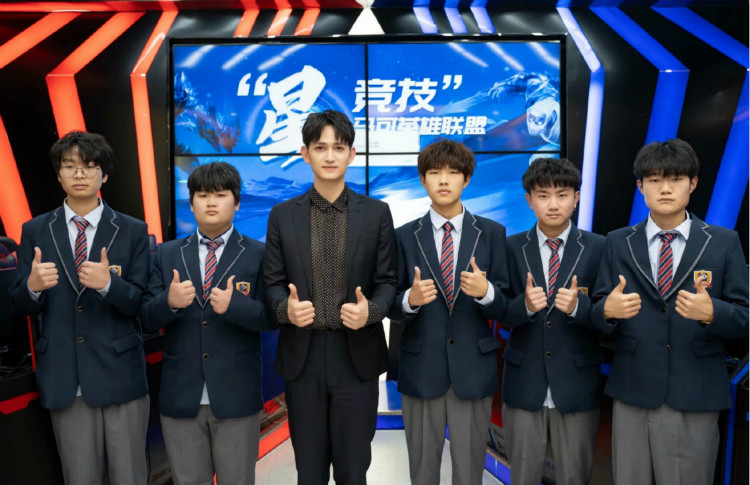 馬可空降新華體驗(yàn)好專業(yè)，為年輕人學(xué)技術(shù)指明方向