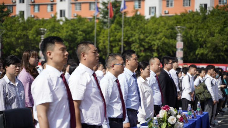 2021四川新華春季畢業(yè)典禮：追光少年 用盡全力 拼這一次！