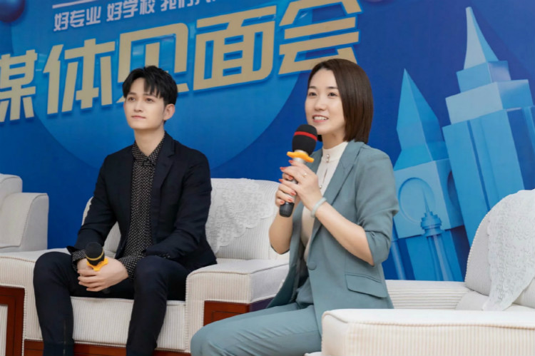 “電”峰對(duì)決 “競(jìng)”彩無限