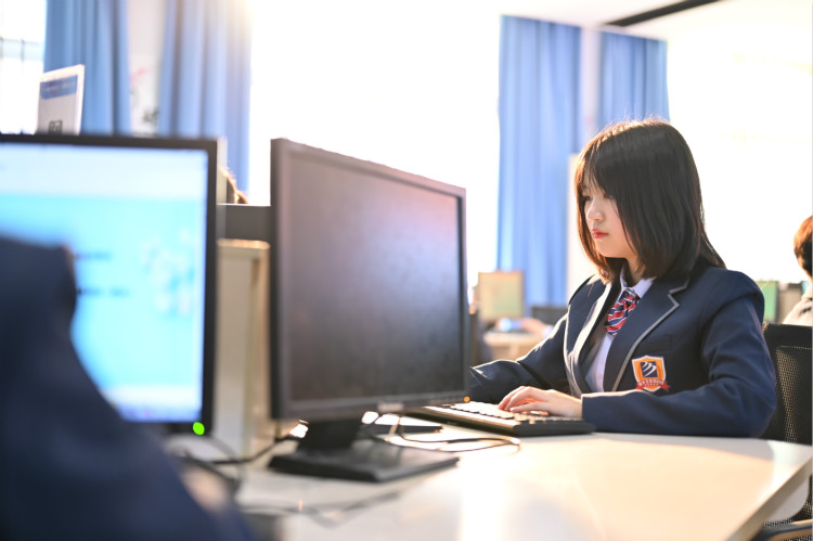 初高成績(jī)不理想，找職校？女生學(xué)什么專(zhuān)業(yè)好？